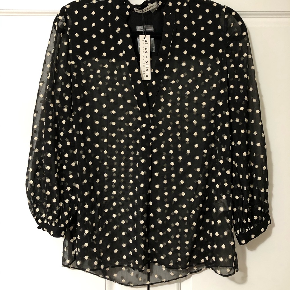 NWT: ALICE + OLIVIA Sheila Georgette Top - Picture 4 of 11